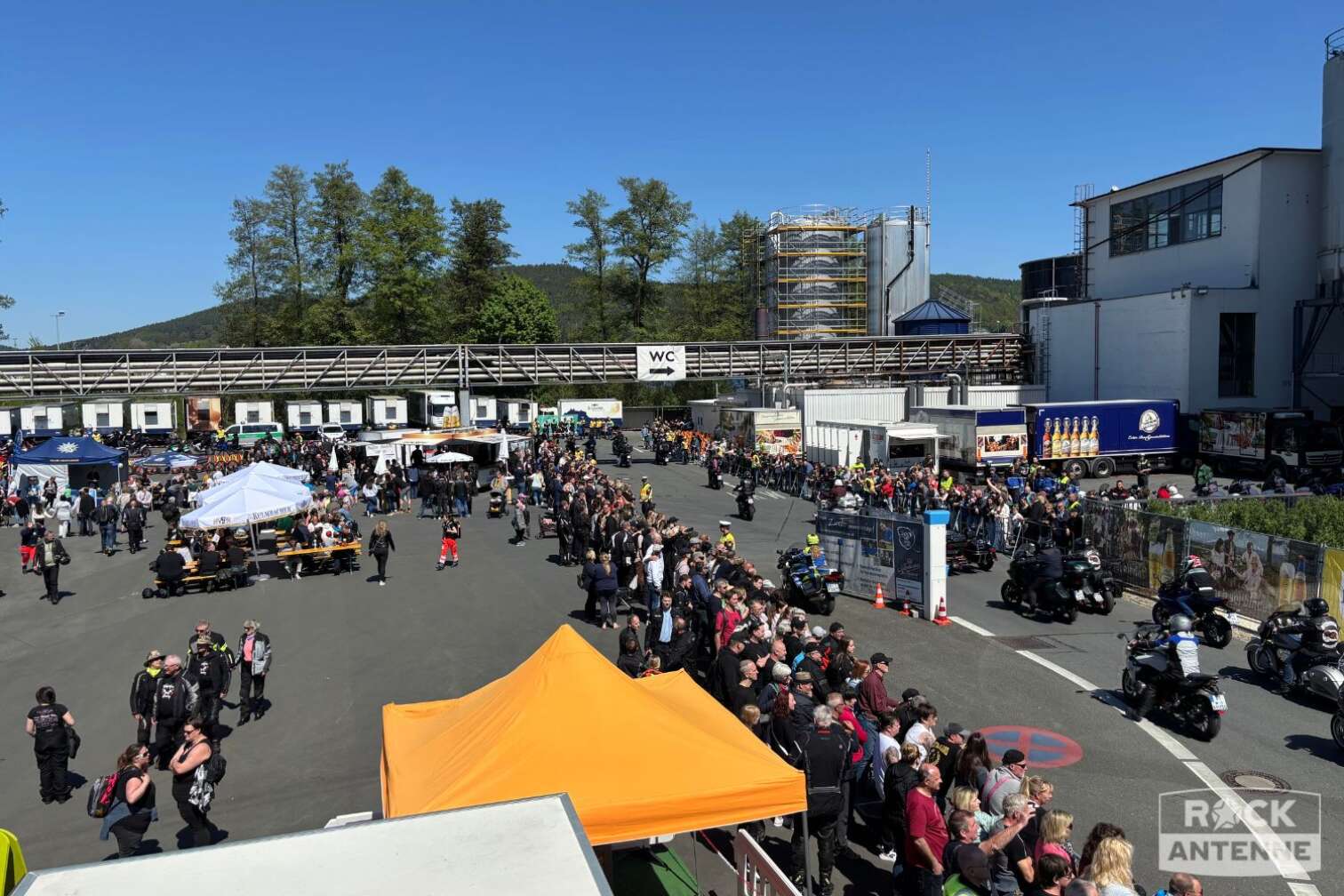 Impressionen der Motorradsternfahrt 2025 in Kulmbach am 26. und 27.04.2025, präsentiert von ROCK ANTENNE