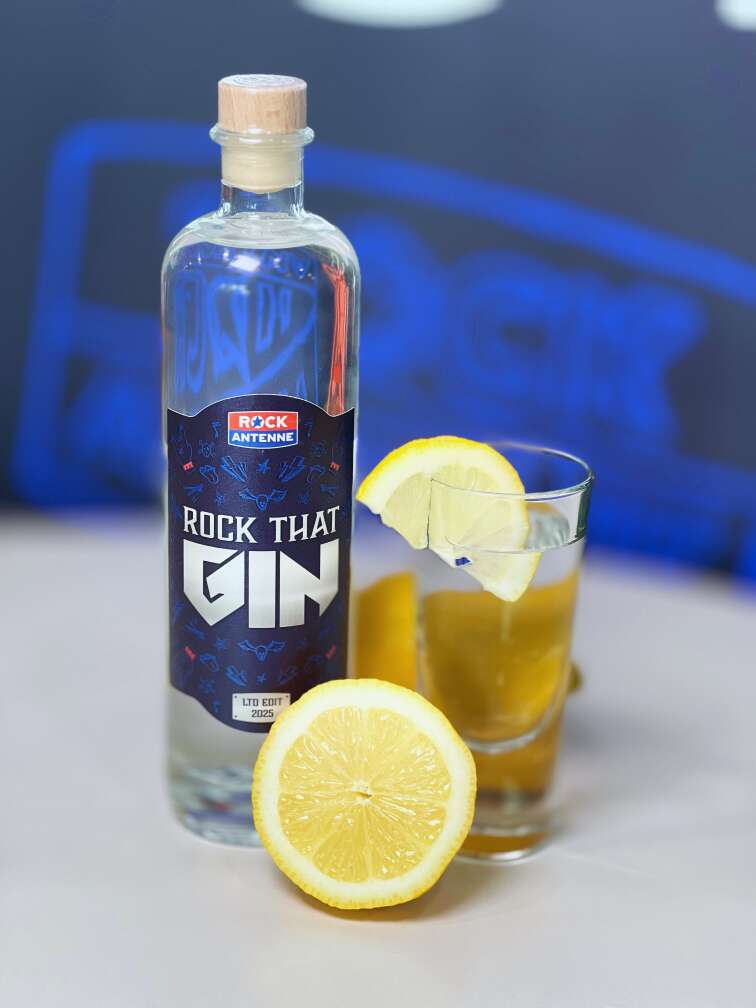 Der ROCK ANTENNE Gin mit Zitrone