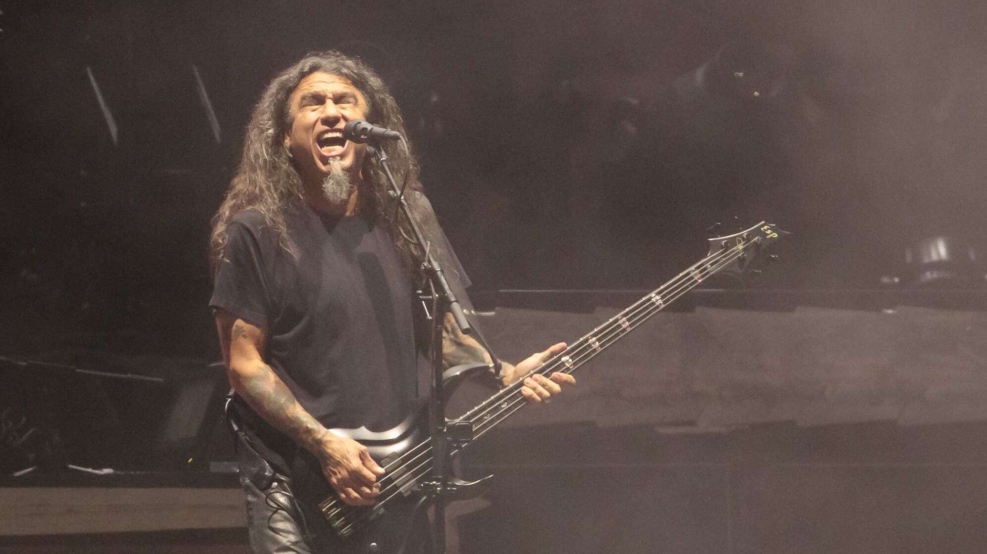 Tom Araya von der Band Slayer auf der Bühne