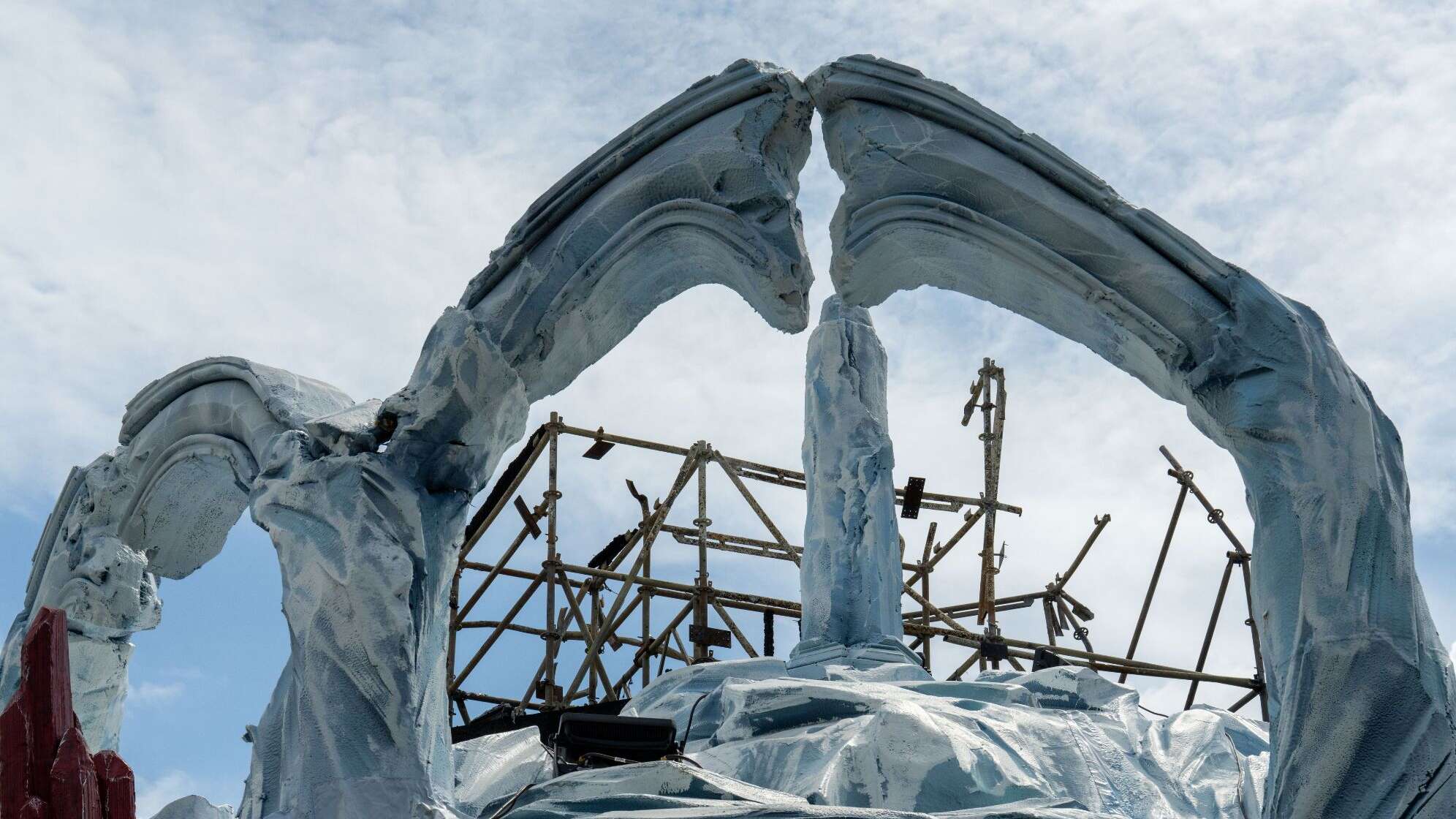 Die Tomorrowland Bühne 2025 muss neu aufgebaut werden wegen eines Brandes