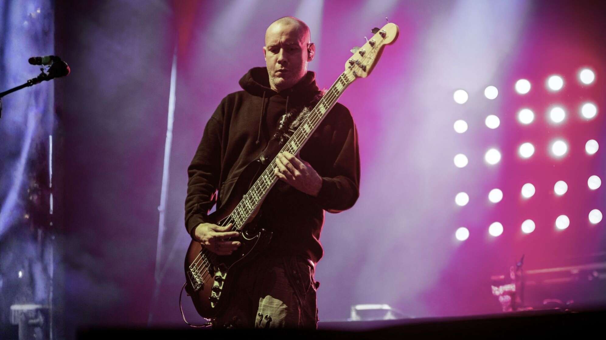 Limp Bizkit Bassist Sam Rivers beim Konzert in München 2018