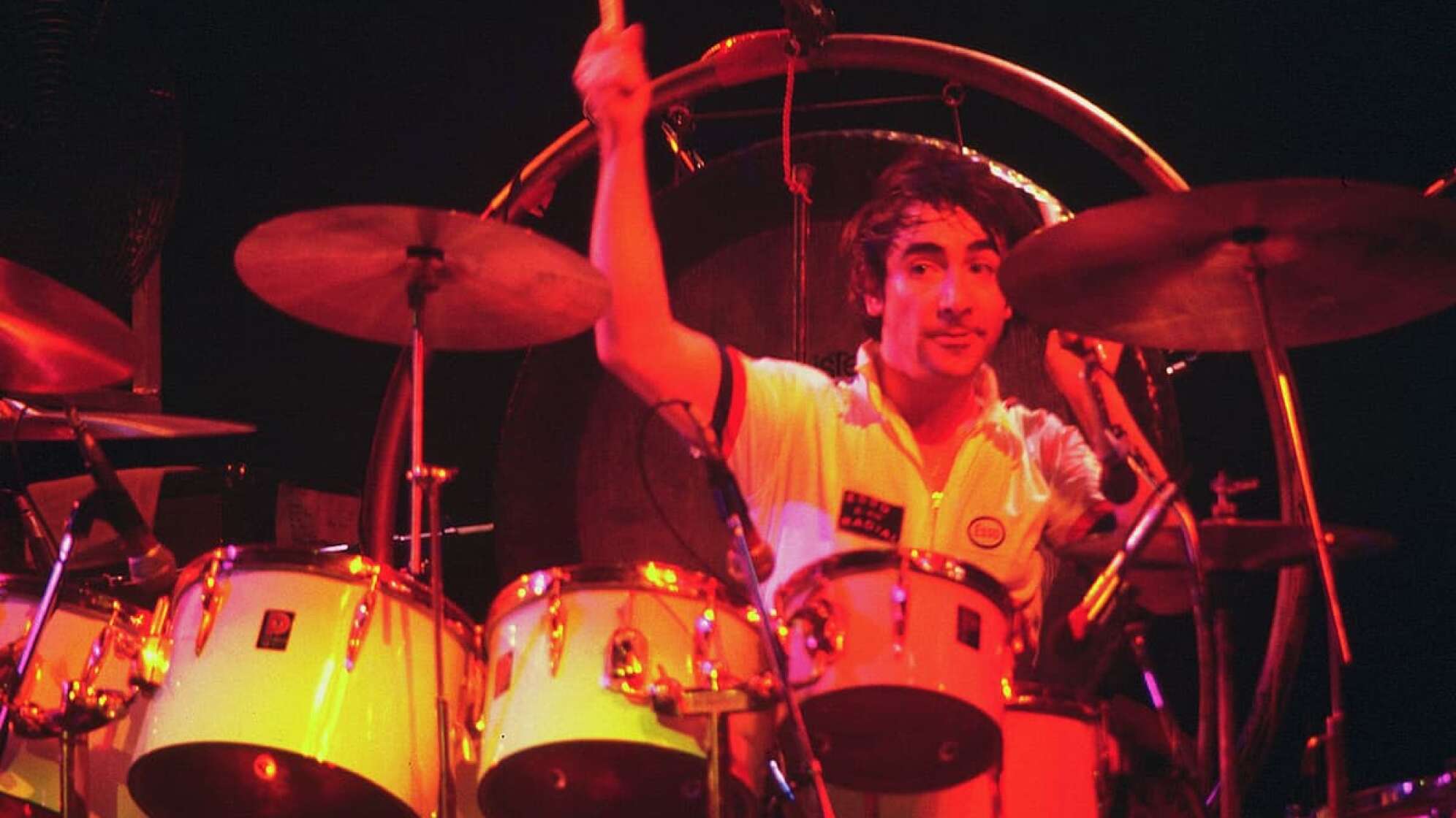Keith Moon spielt Schlagzeug