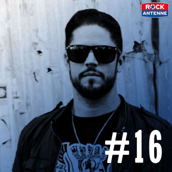 16: Tobin Esperance / Papa Roach